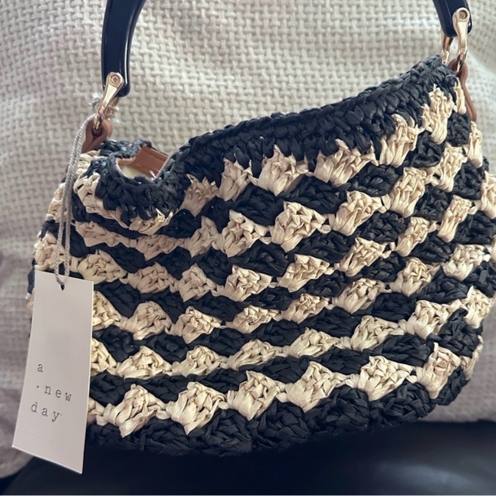 NWOT a new day Black & Cream Woven Mini Handbag with Glossy Black Handle - Picture 3 of 4